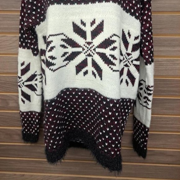 Snowflakes Pattern Sweater - Picture 3 of 4